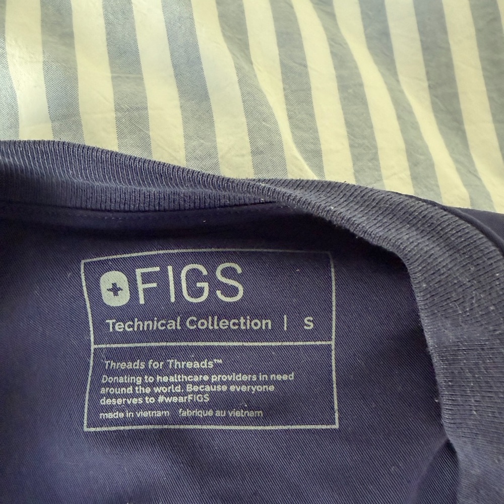 Figs scrub jacket - Picture 4 of 6